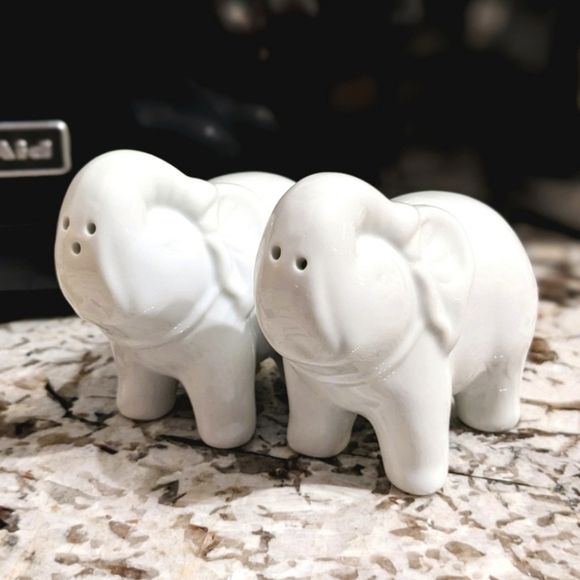 Porcelain Elephant Salt Pepper Set by BIA Cordon Bleu - Picture 3 of 5